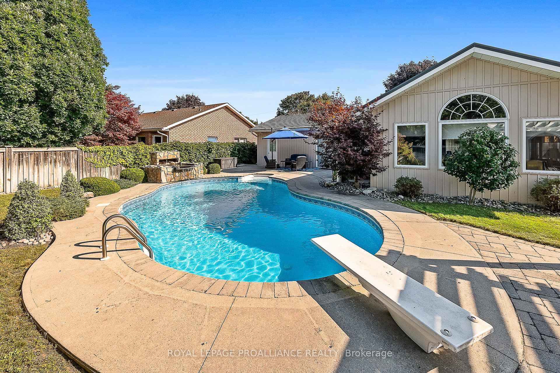 14 Catherine Crescent photo 32
