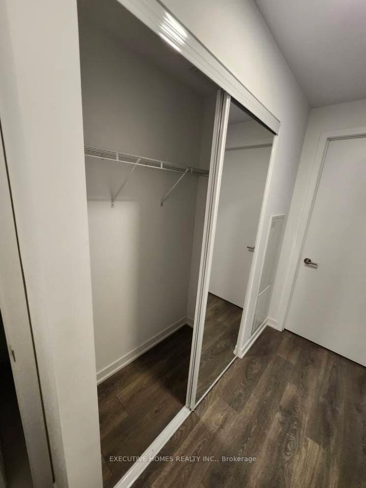 7950 Bathurst Street Unit 1124-A photo 6