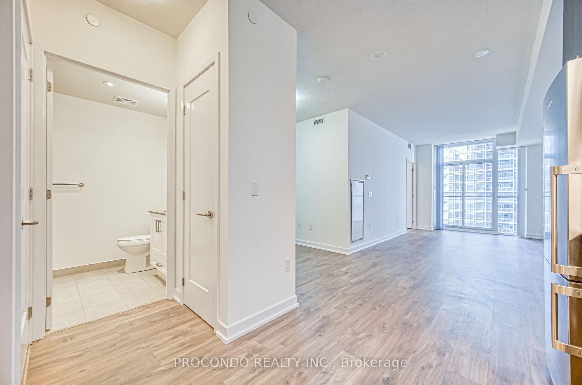 99 John Street Unit 1405 photo 12