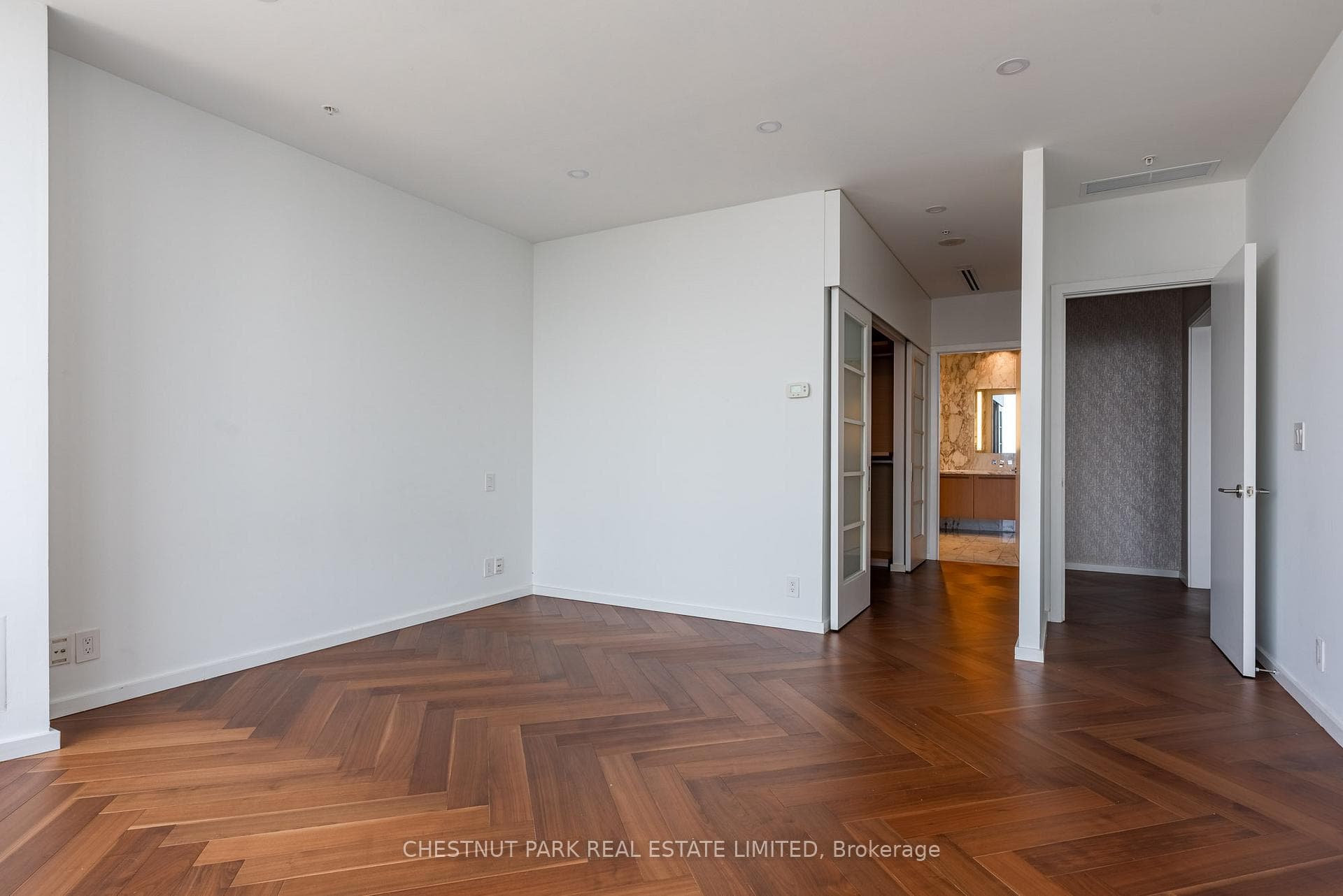 180 University Avenue Unit 5302 photo 18