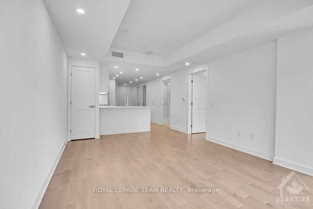 340 QUEEN Street Unit 1001 photo 6