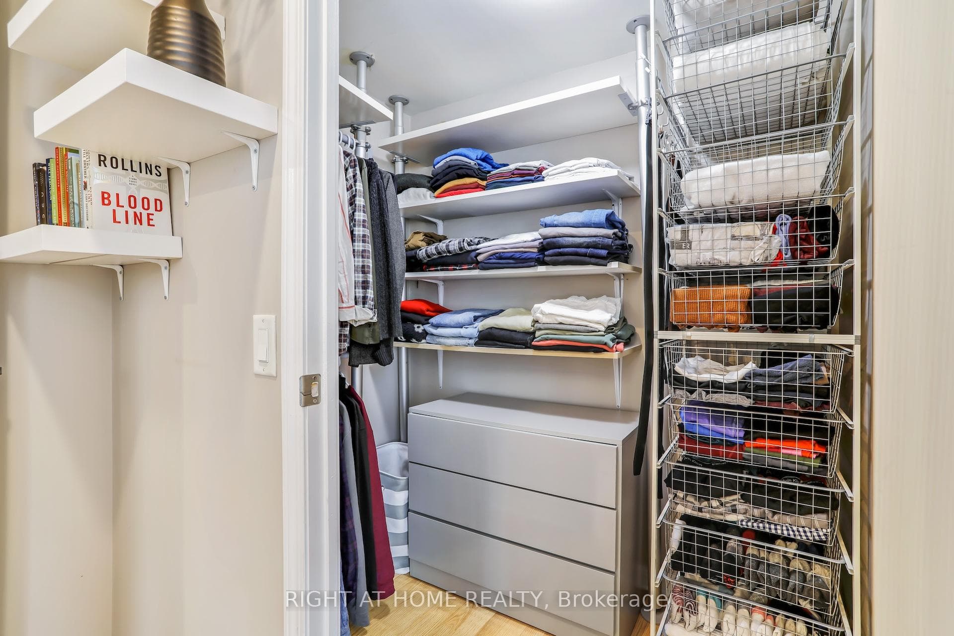 Ensuite Closet