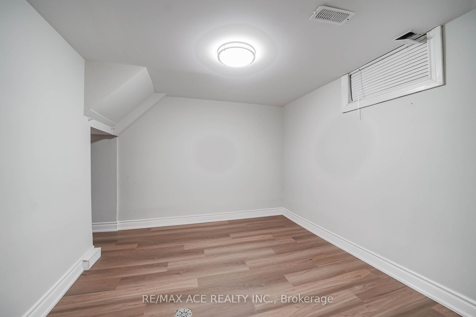 1425 Lakefield Street photo 39