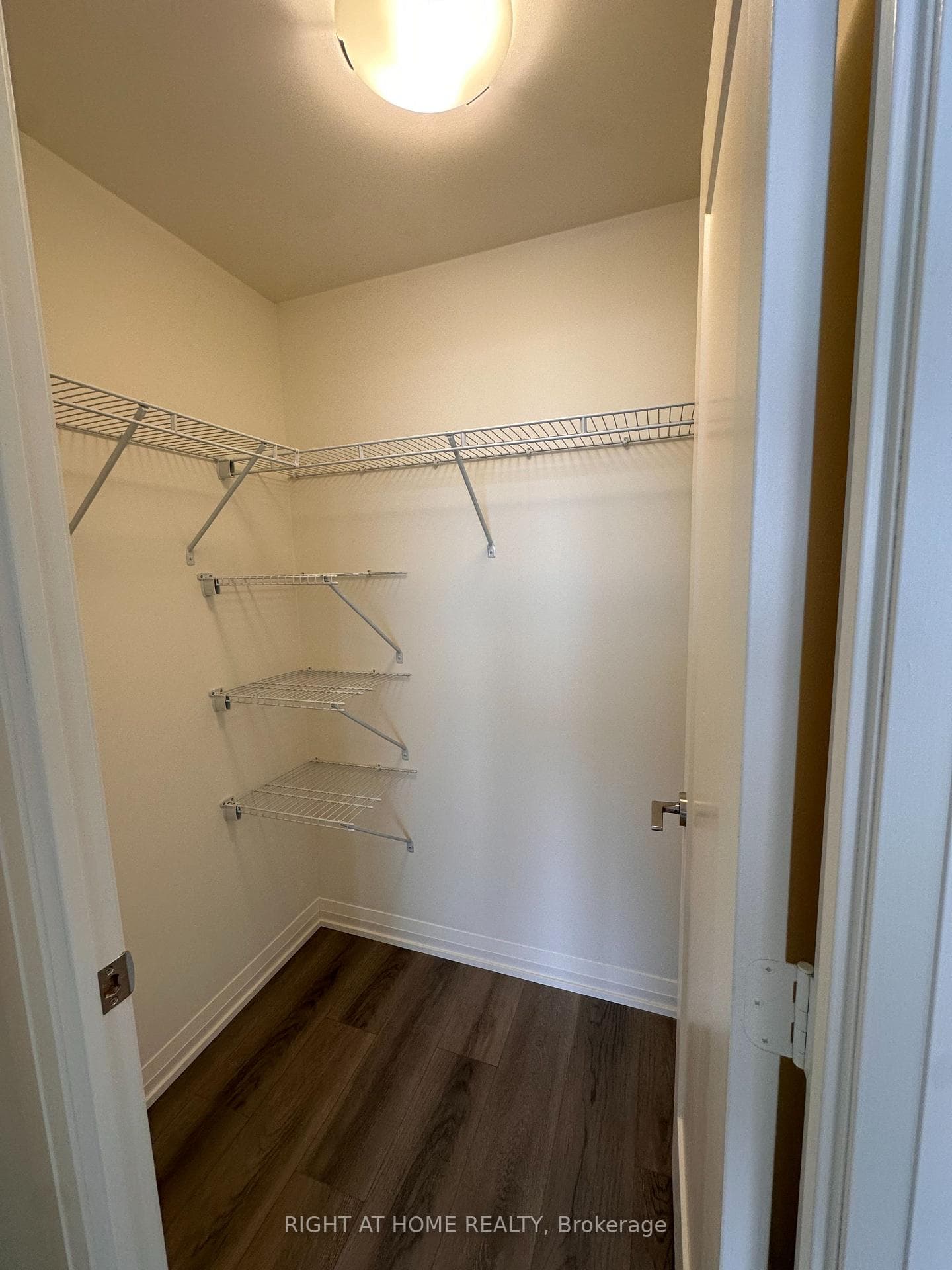 8960 Jane Street Unit 209 photo 11