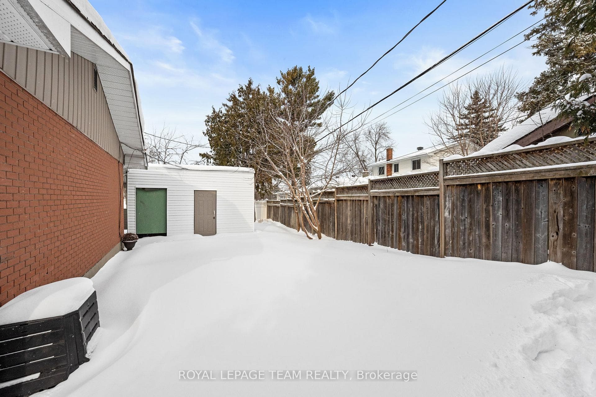 Private Rear Yard - Perfect for Kids!