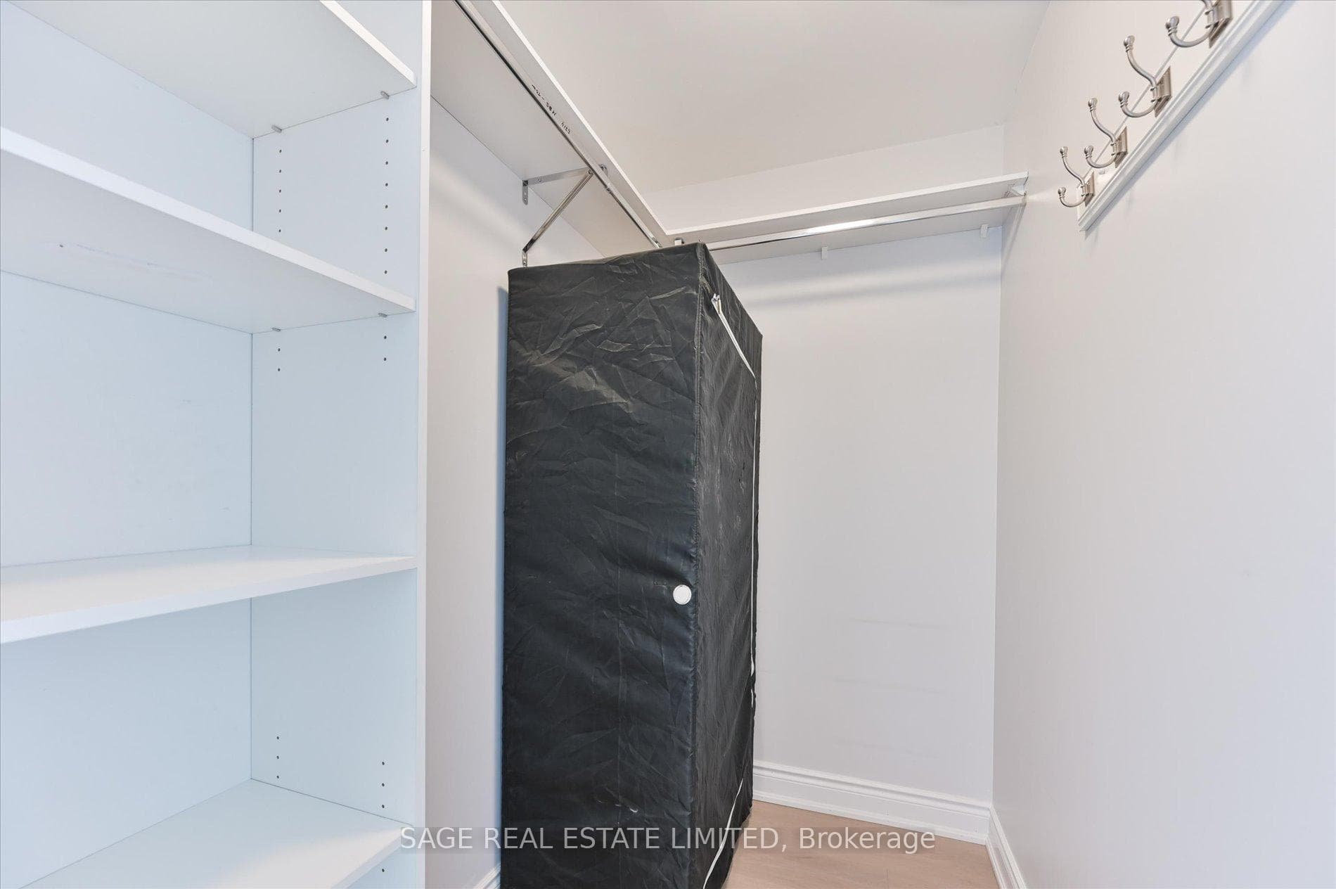 388 Yonge Street Unit 6814 photo 16
