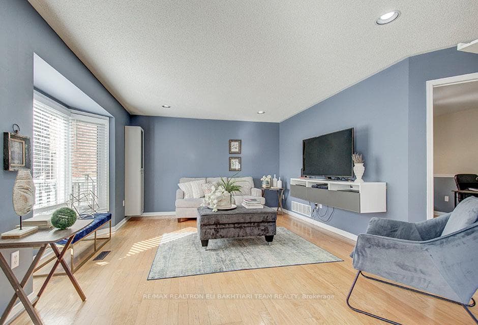 136 Elizabeth Street photo 26