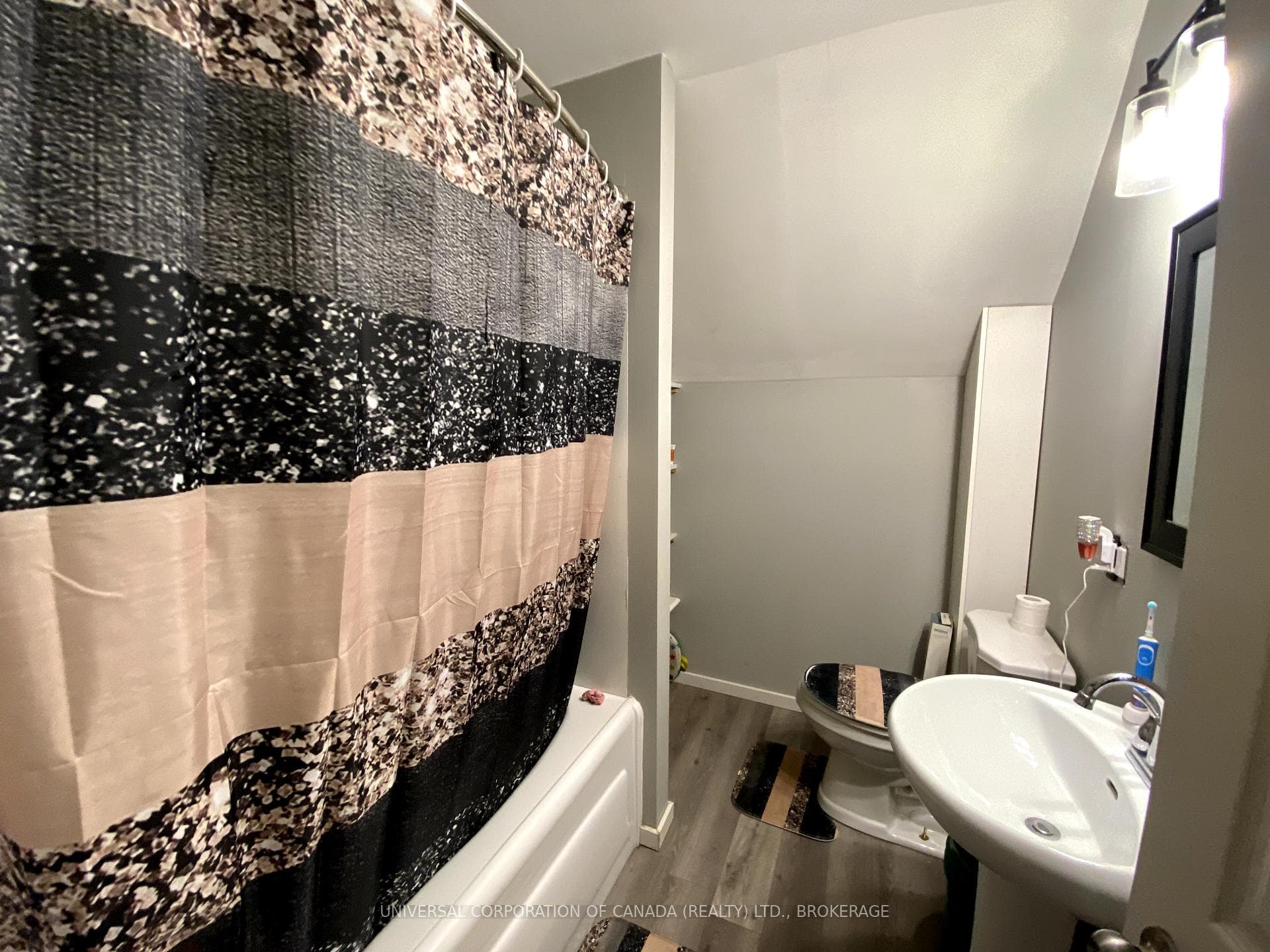 350 Talbot Street photo 21