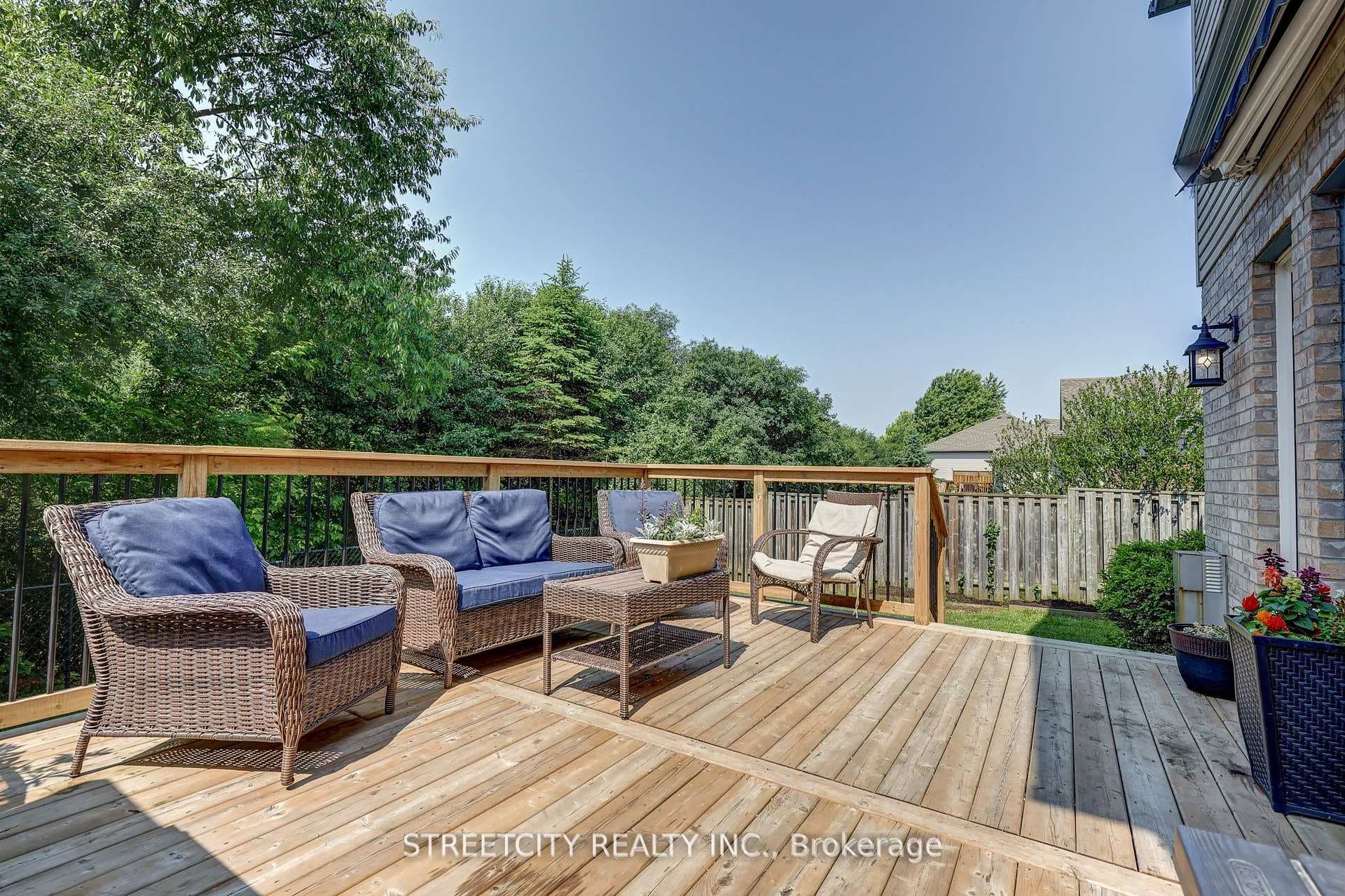 61 Meadowvale Drive photo 39