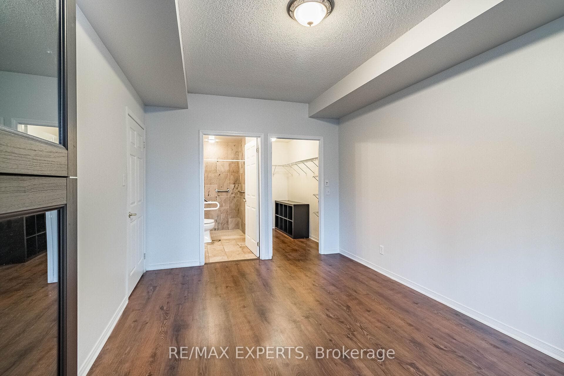 9451 Jane Street Unit 206 photo 10