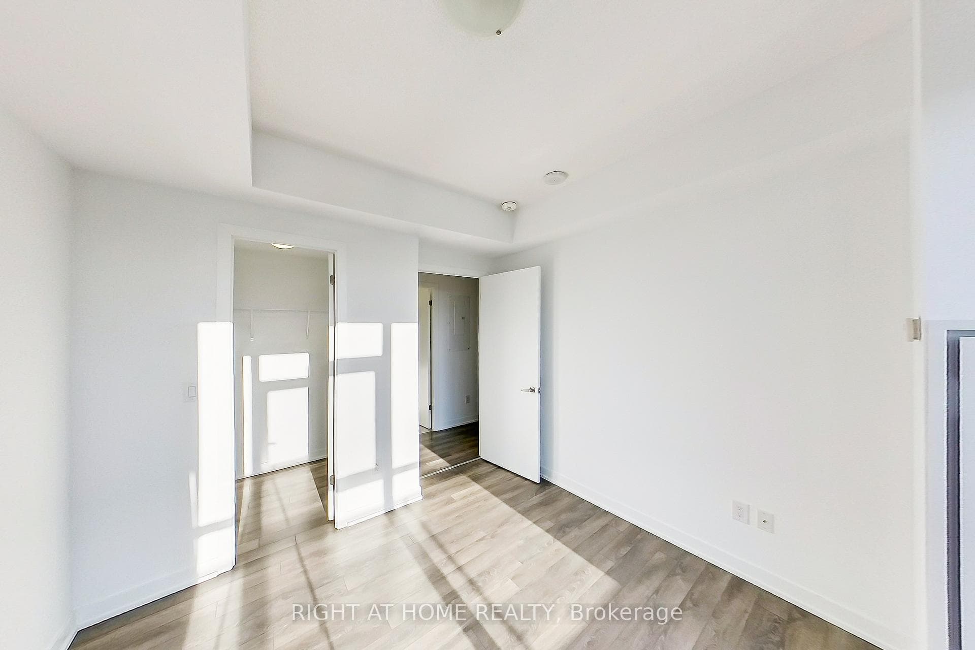 550 North Service Road Unit 1001 photo 21