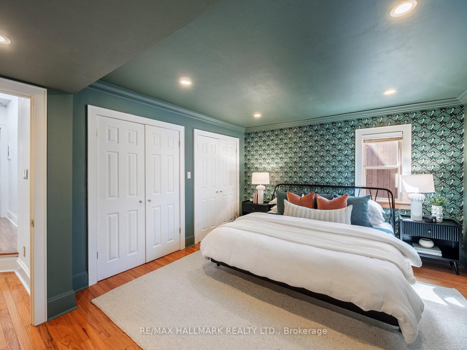 24 Boulton Avenue photo 23