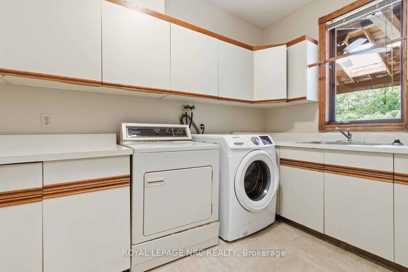 Laundry/kitchenette off mudroom - backyard access