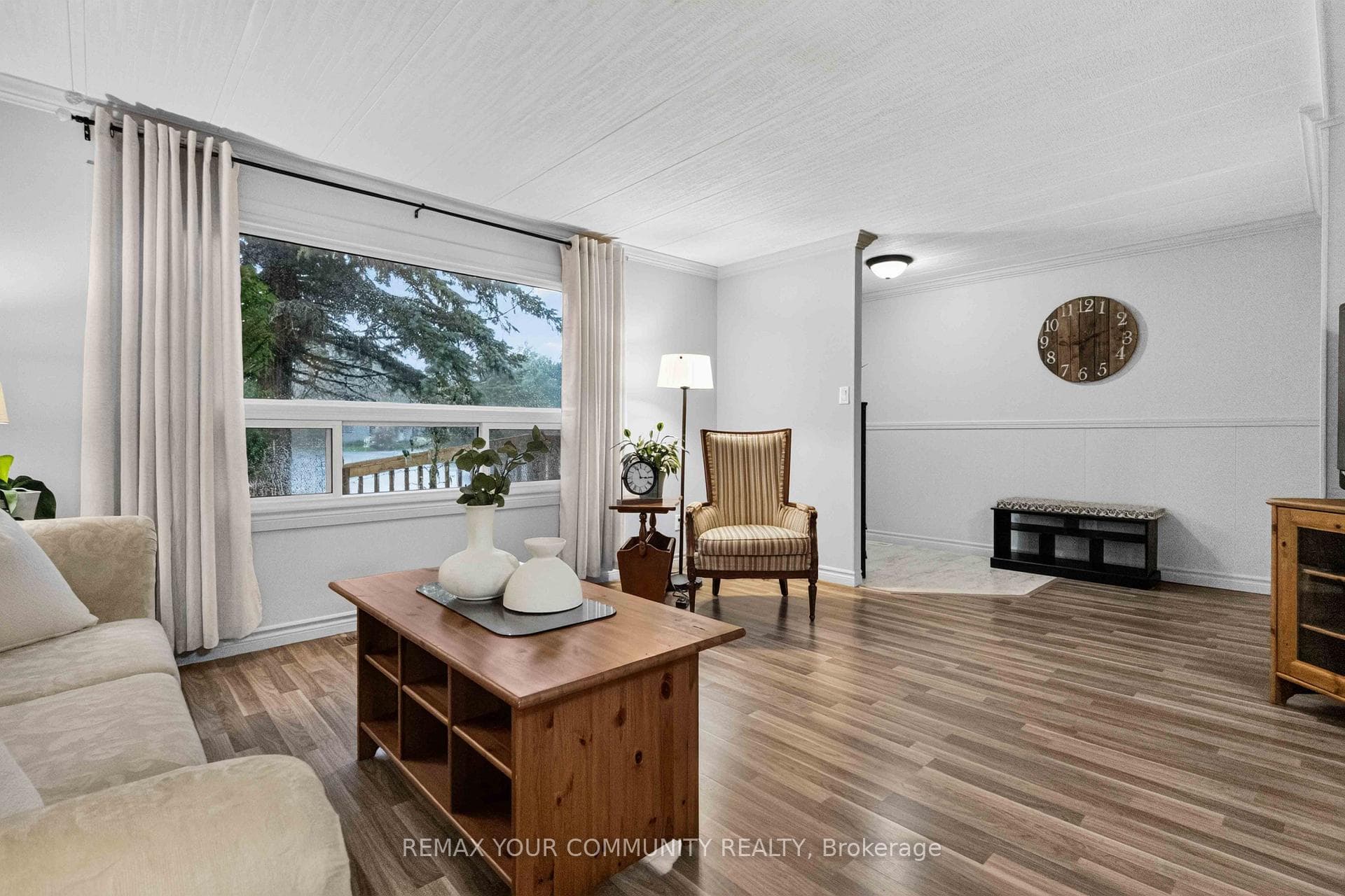 165 Roxanna Drive photo 9