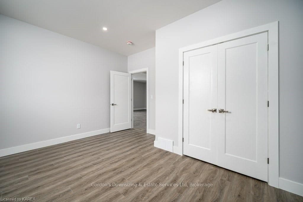 99 VARTY LAKE Road photo 36