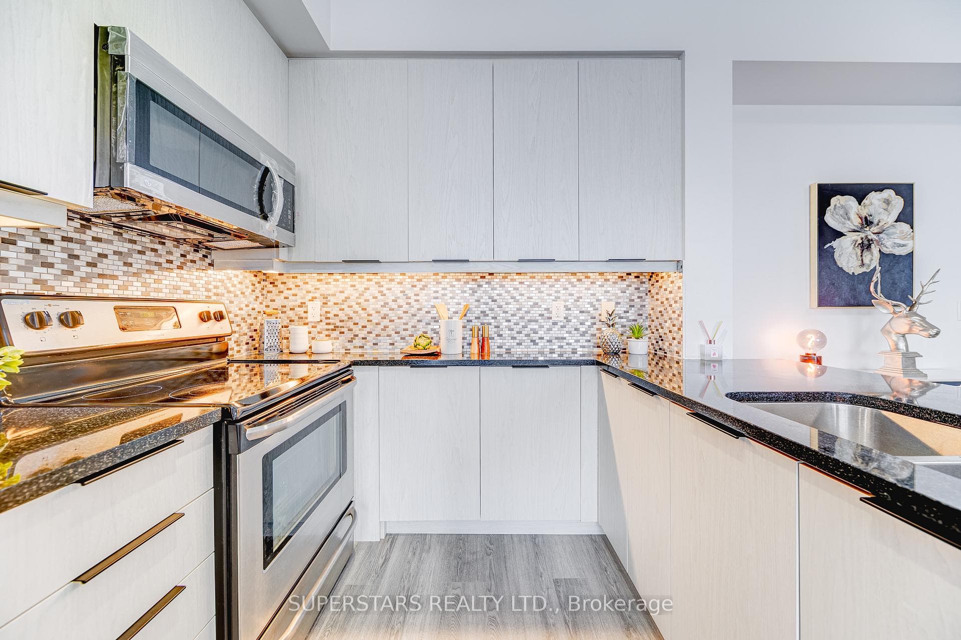 8110 Birchmount Road Unit 807E photo 8