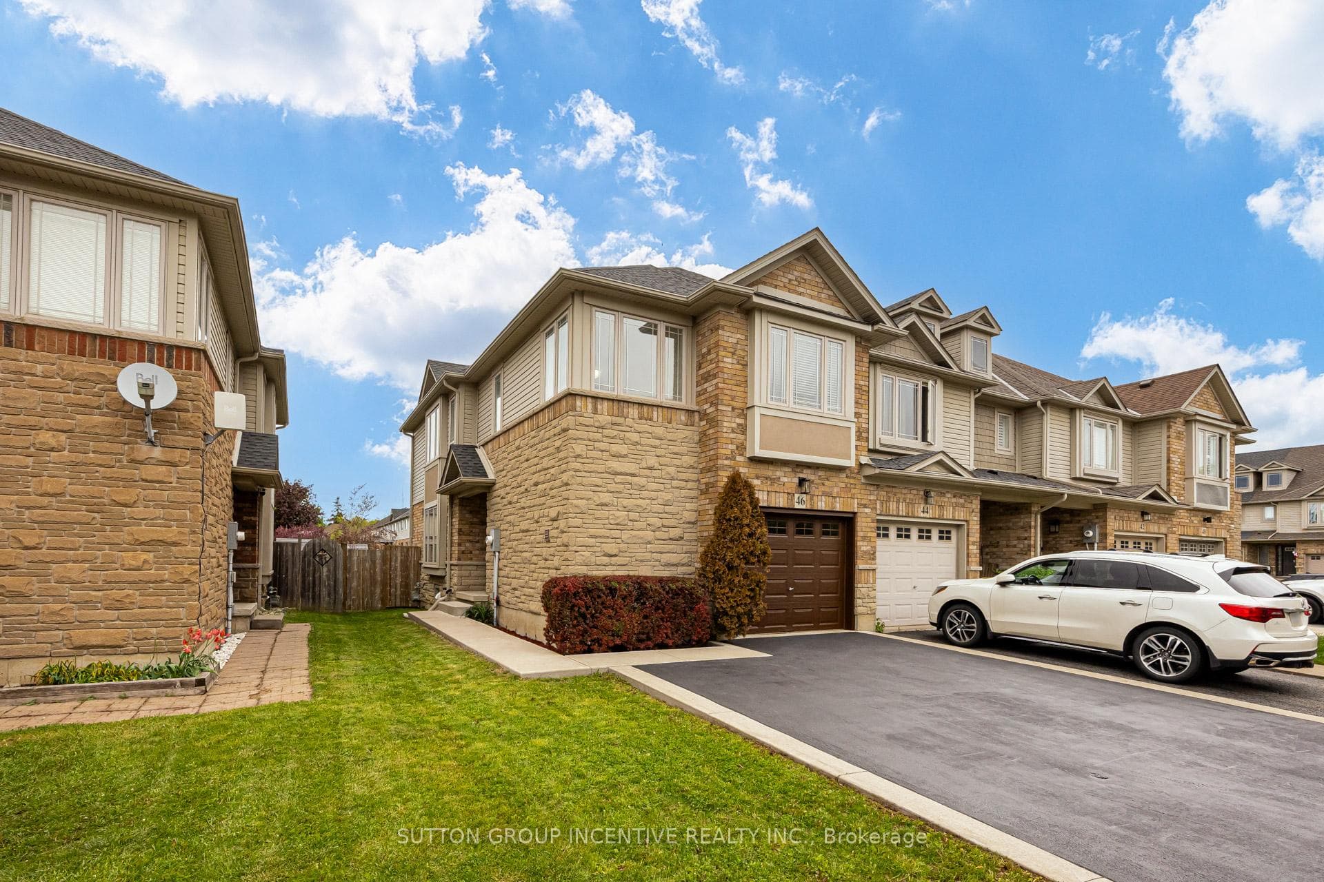 46 Viking Drive photo 2