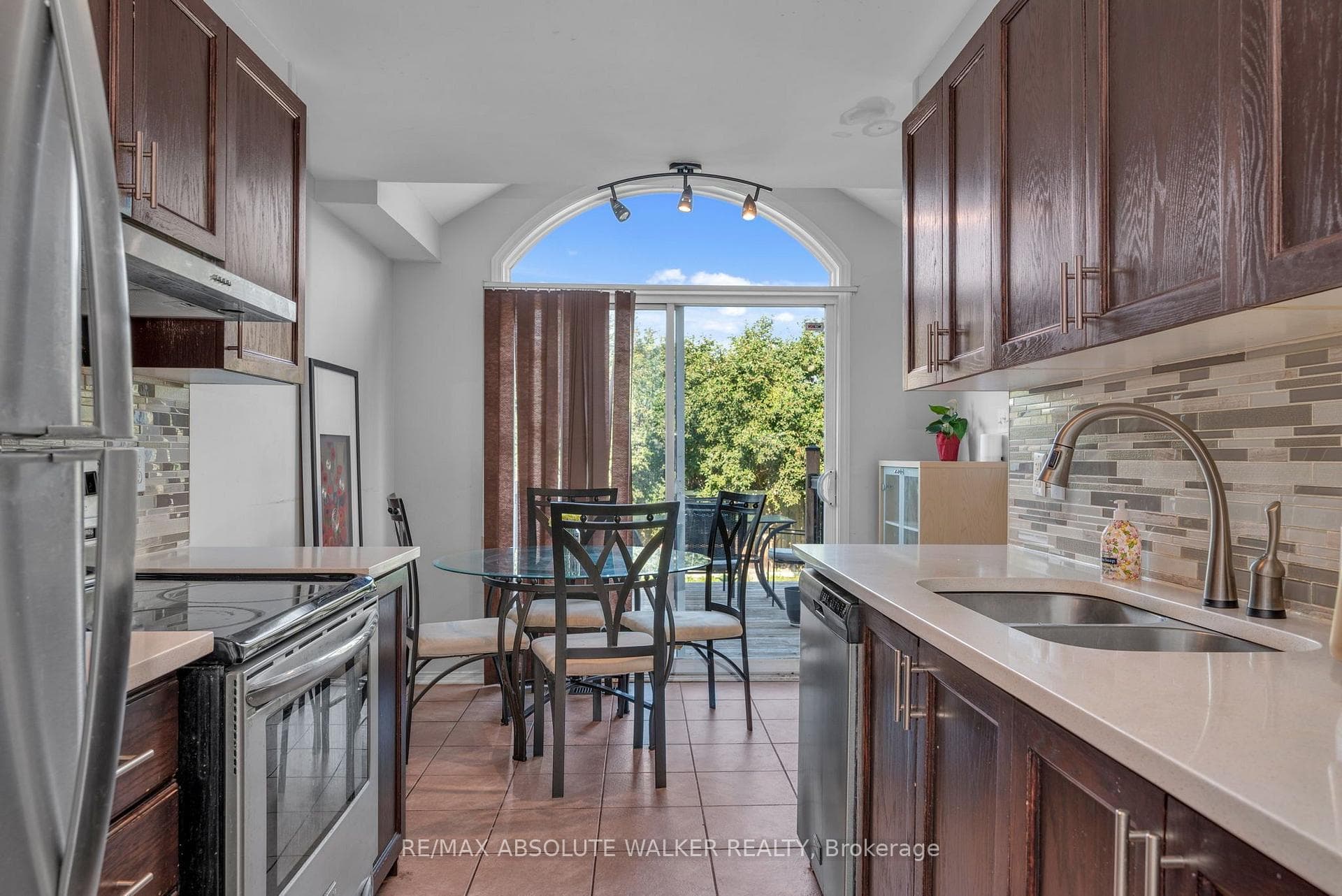 1104 Candlewood Street photo 10