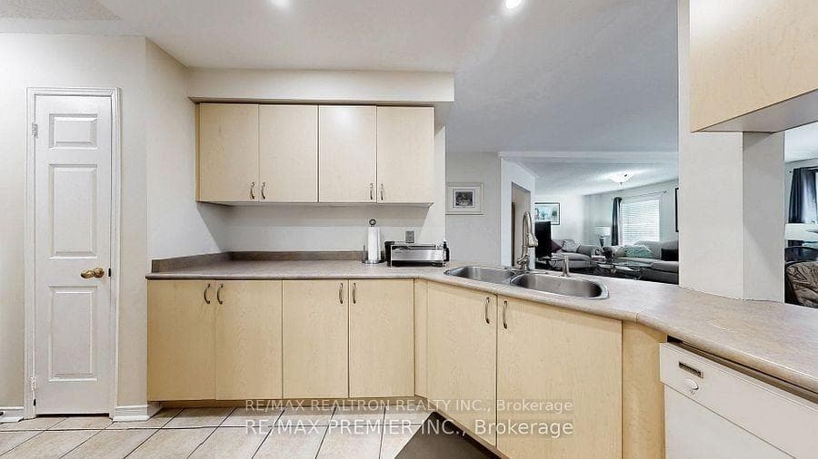 215 Drummond Drive photo 12