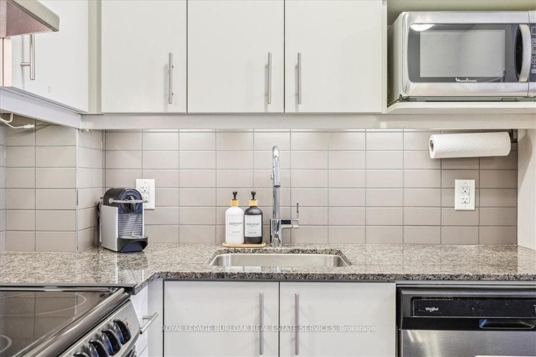 10 Esplanade Lane Unit 215 photo 14