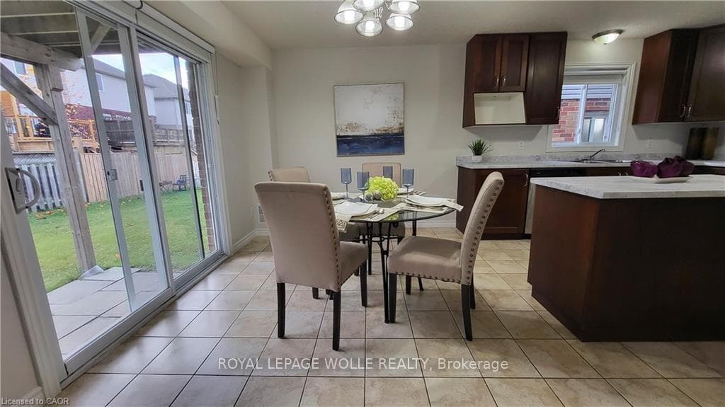 128 Udvari Crescent Unit A photo 7