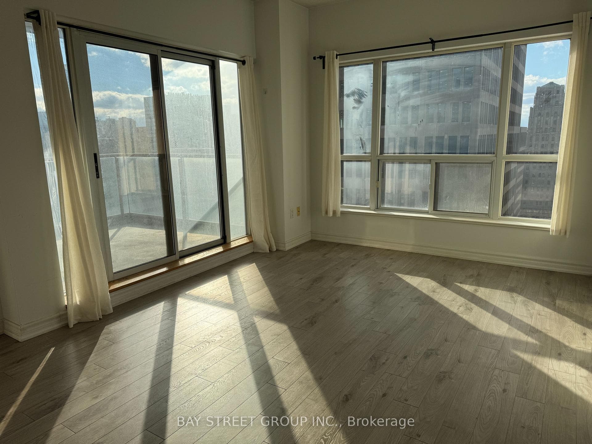 909 Bay Street Unit 1805 photo 4