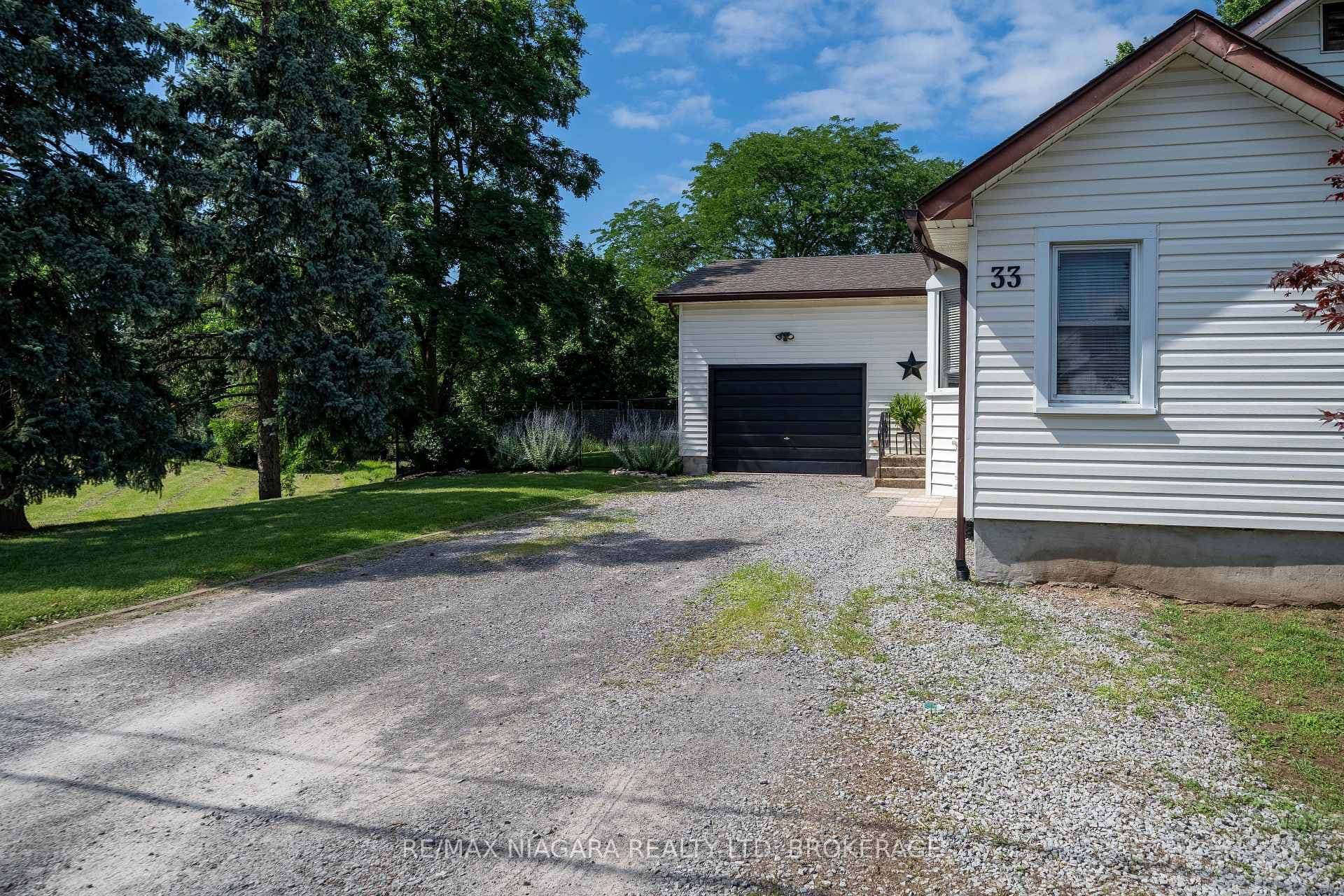33 Bloomfield Avenue photo 3