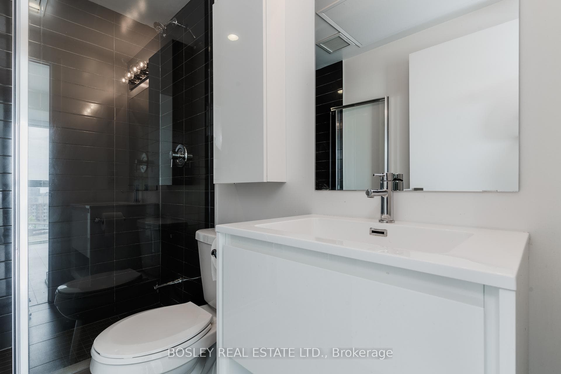 159 Wellesley Street Unit 706 photo 28