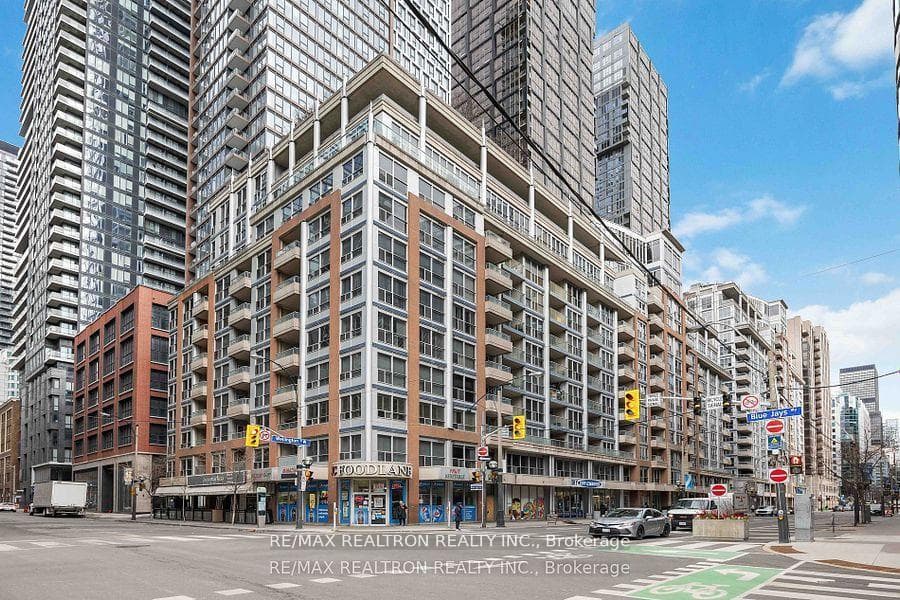 270 Wellington Street Unit Ph24 photo 2