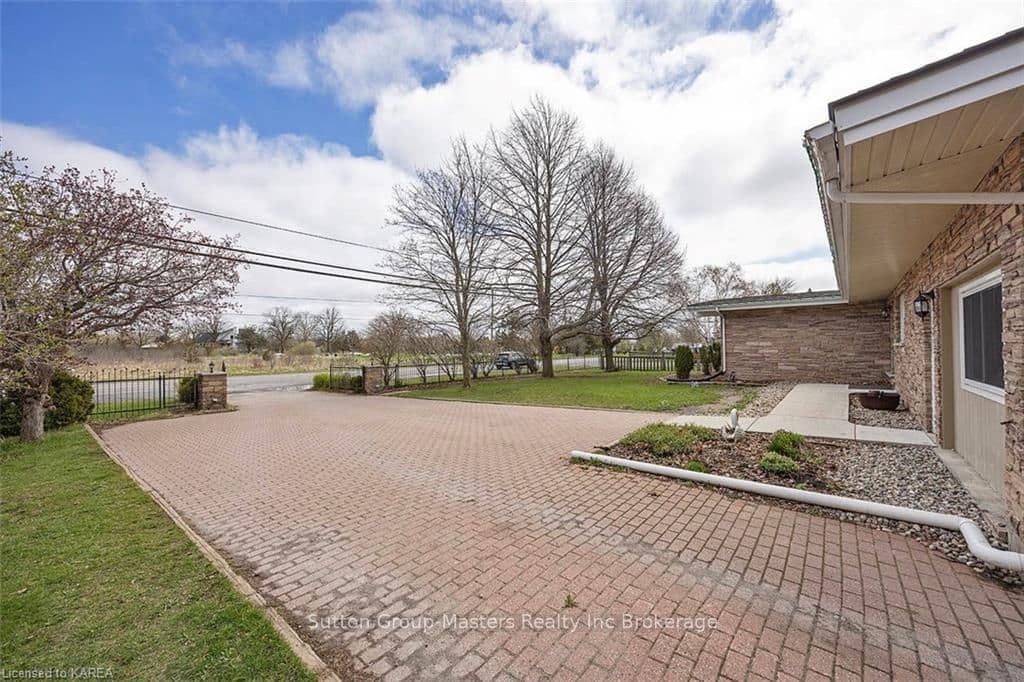 2353 MCIVOR Road photo 41