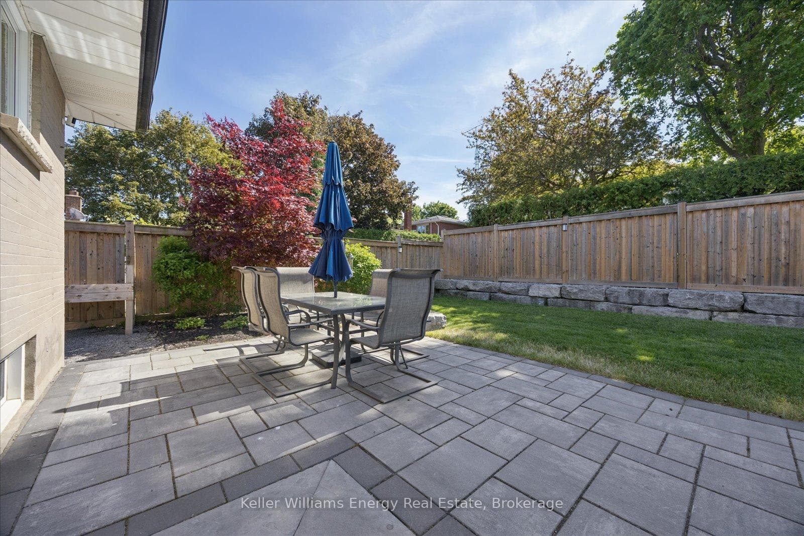 744 Glengrove Street photo 35