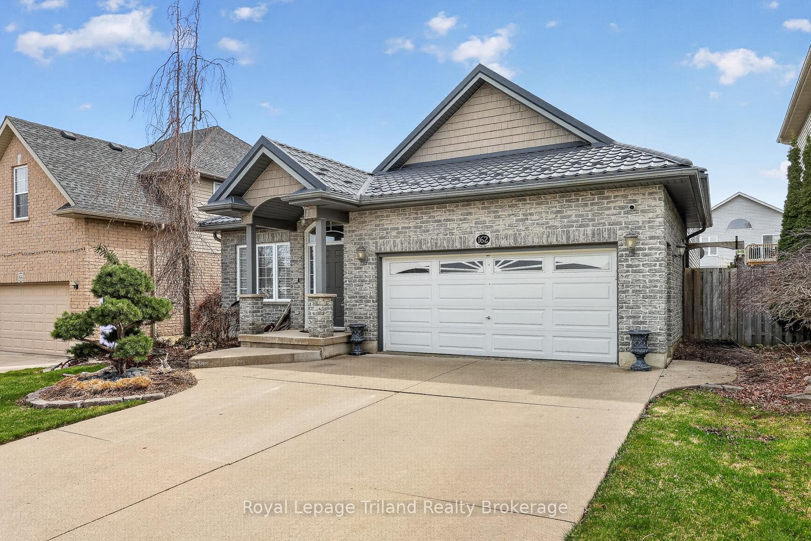 162 Forestway Trail photo 2
