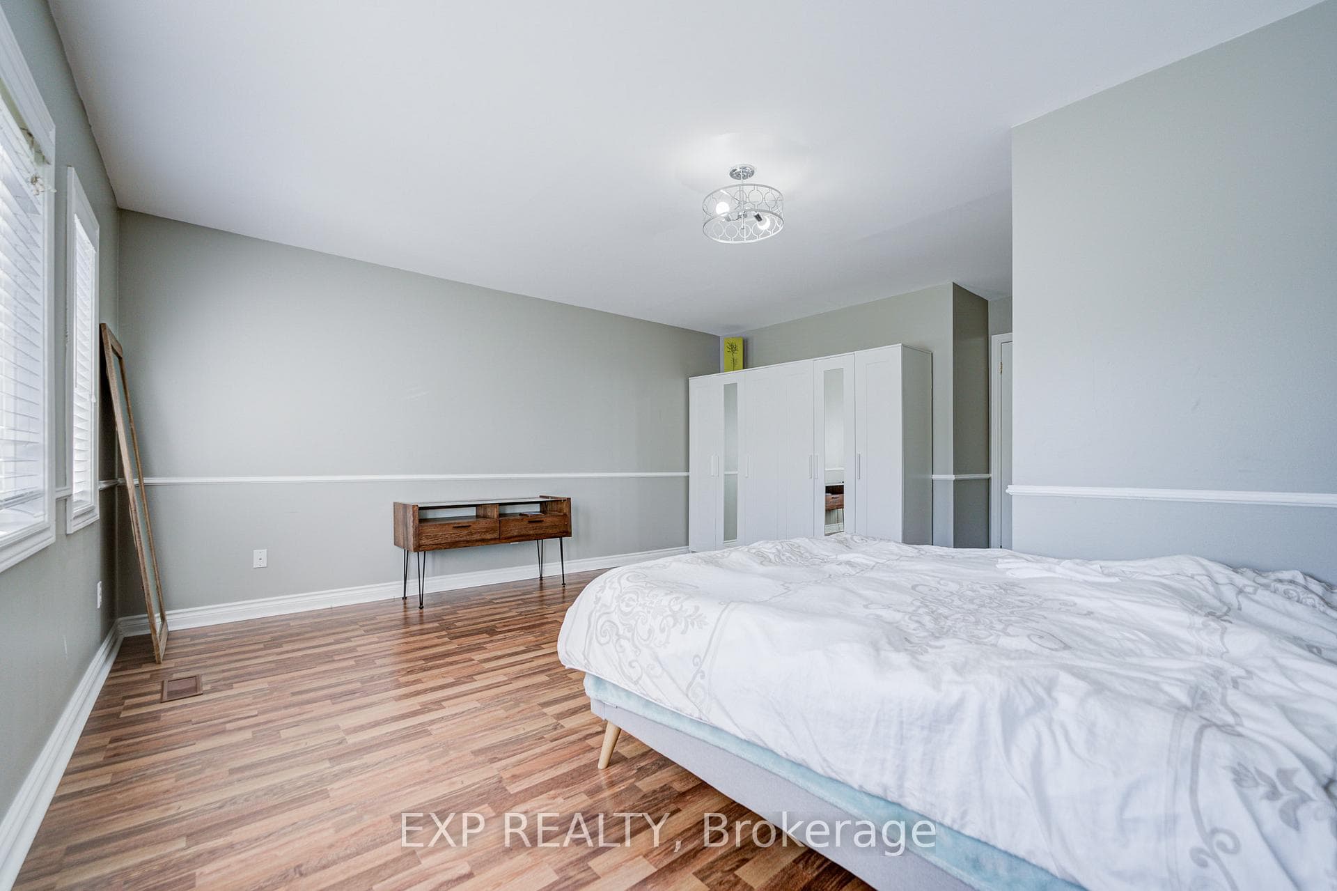 292 Sheridan Court photo 16