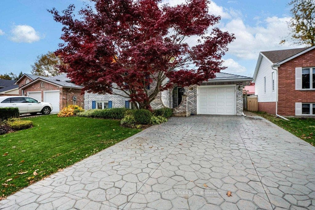 15 Forchuk Crescent photo 3