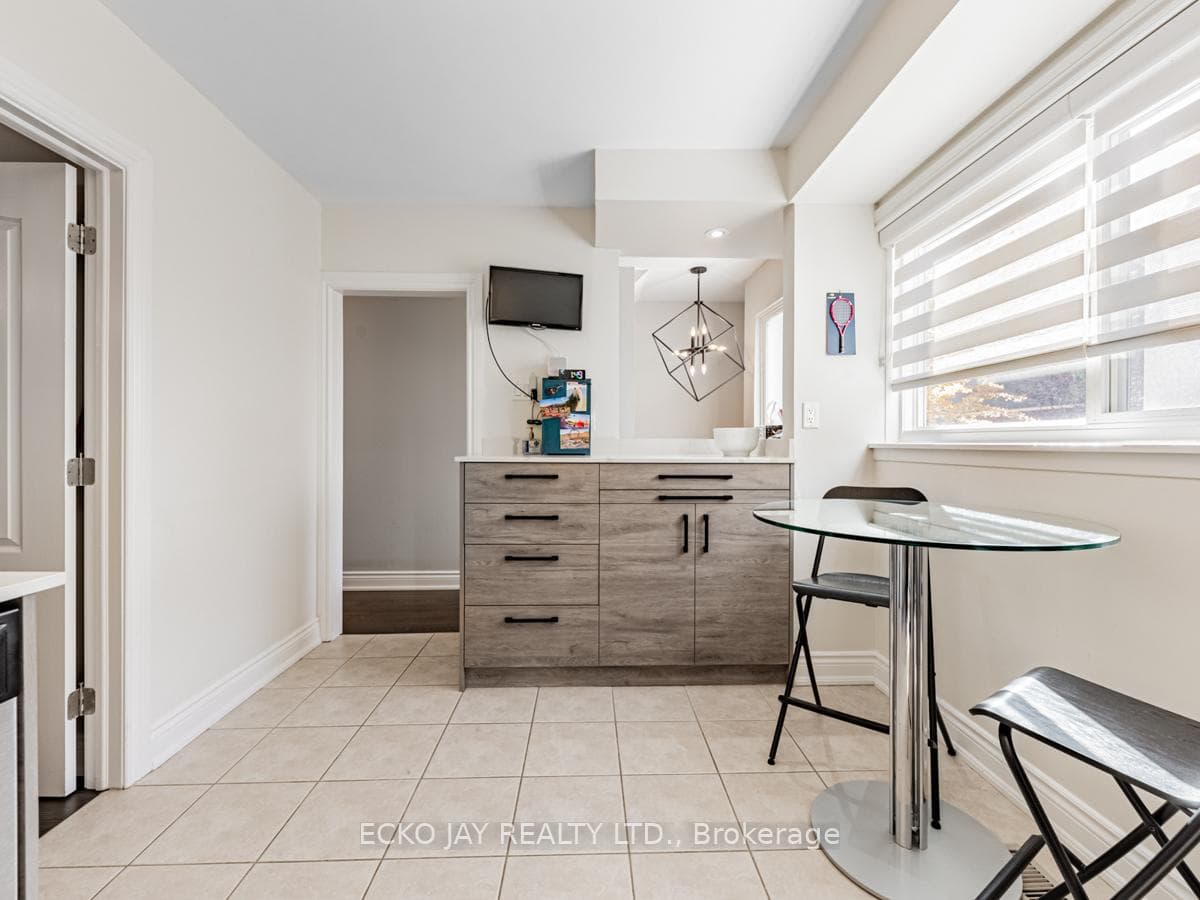 Eat-In Kitchen!