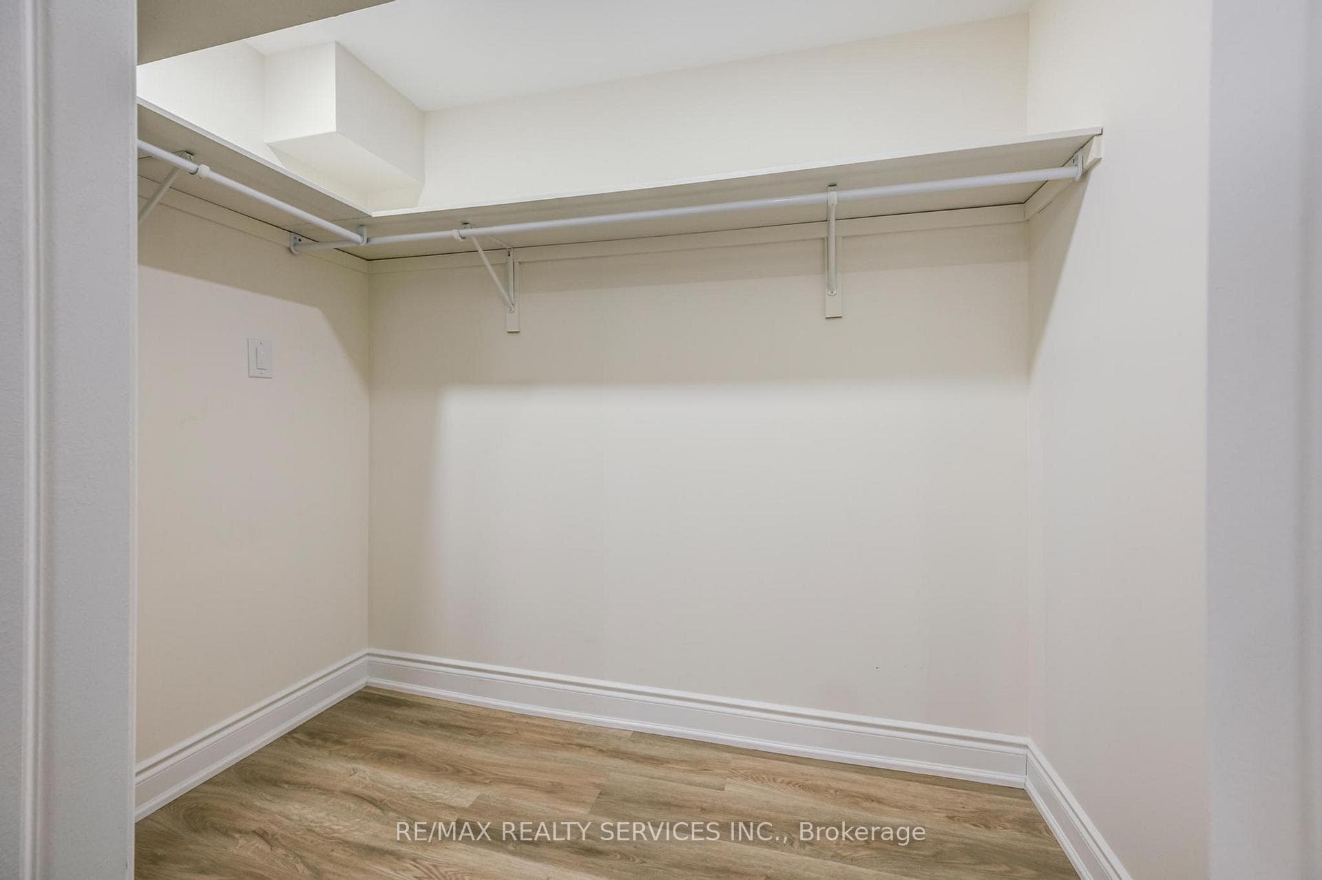 324 Brisdale Drive Unit BSMT photo 24