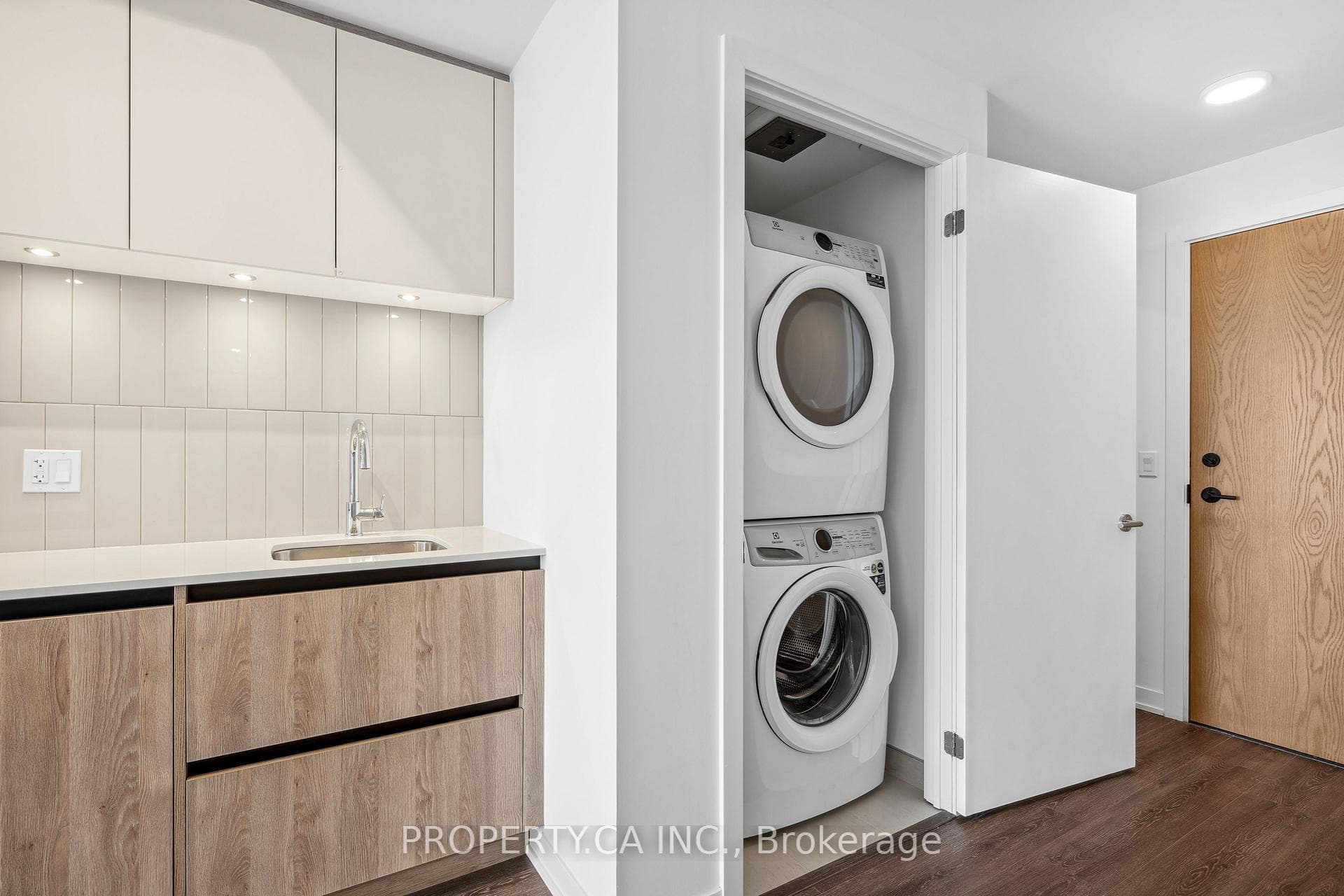 7950 Bathurst Street Unit 2405 photo 15