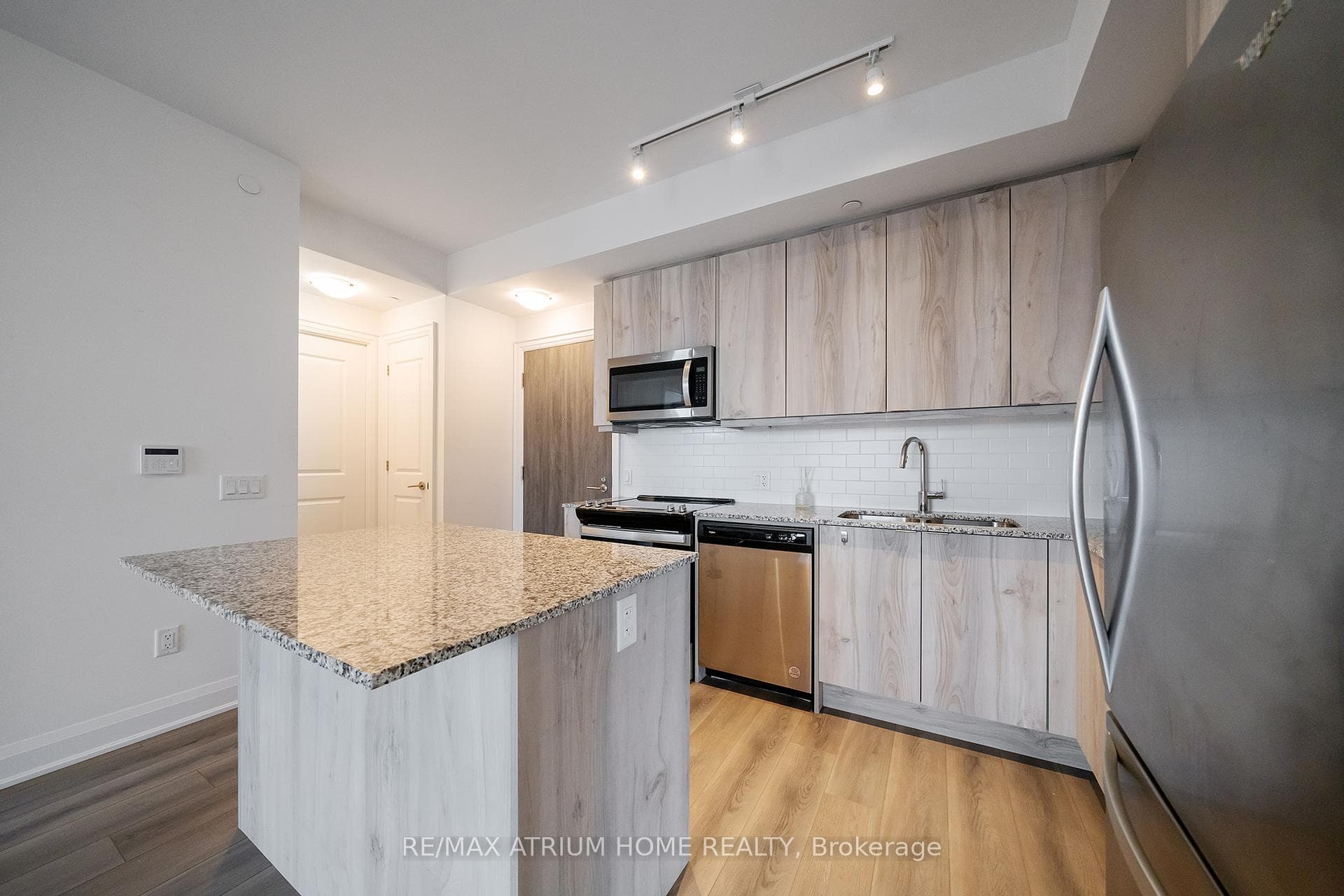 10 Gatineau Drive Unit 1004 photo 7