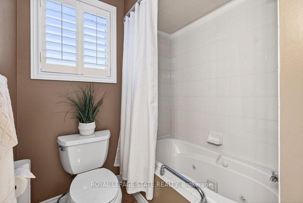 128 Nugent Drive photo 32