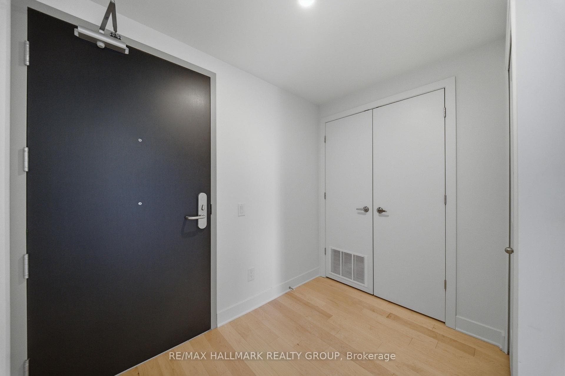 180 George Street Unit 606 photo 4