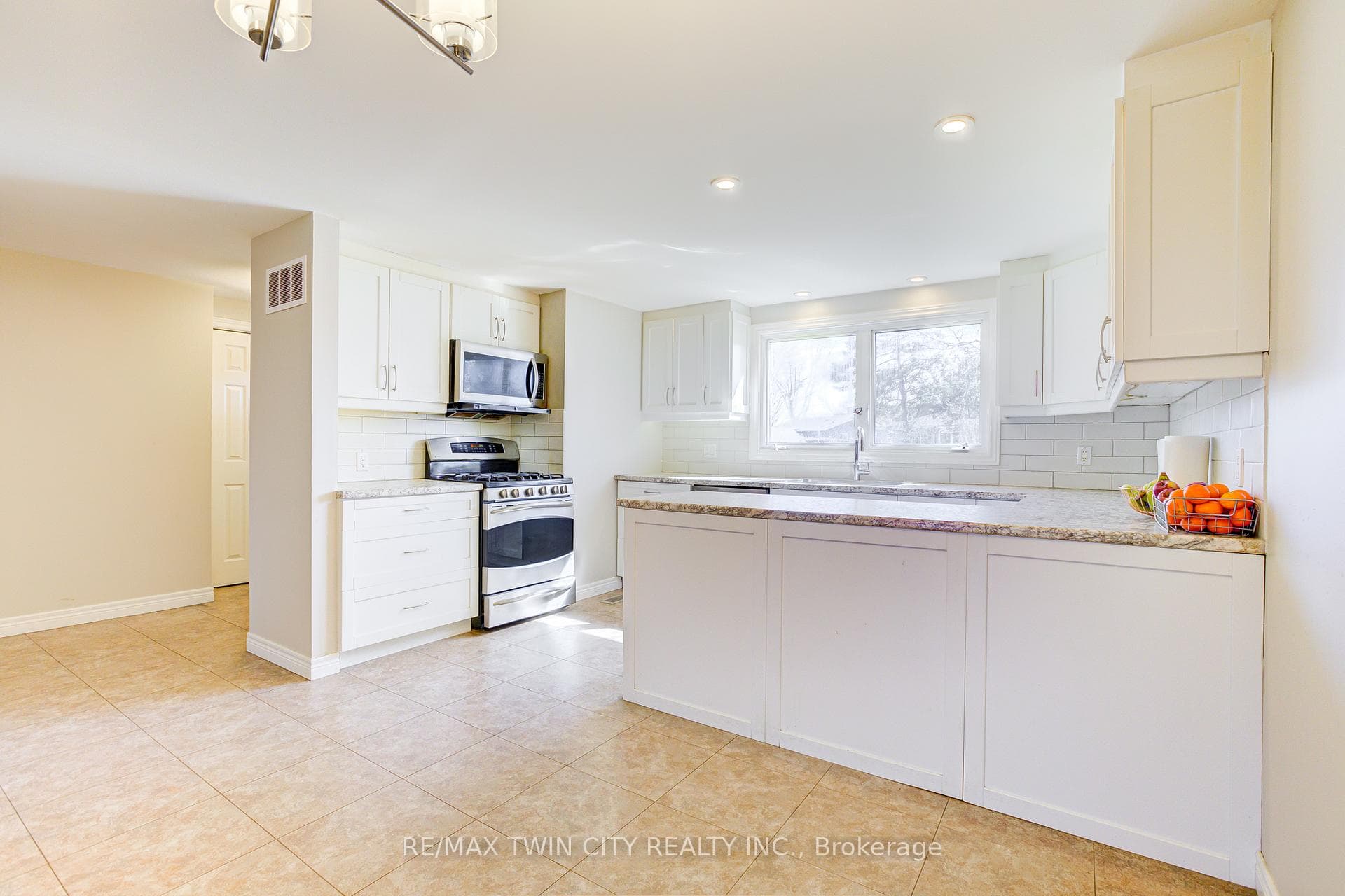 22 Blackhorne Crescent photo 6