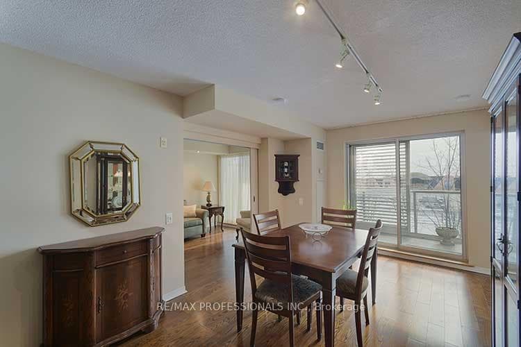 1040 The Queensway Avenue Unit 419 photo 5