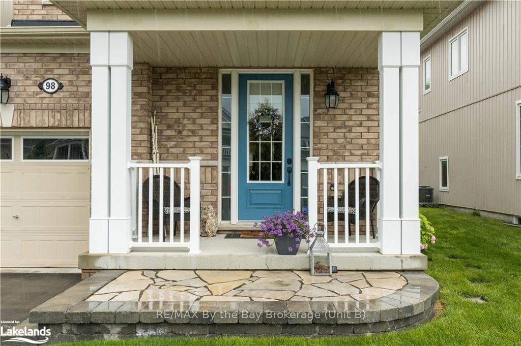 98 BLANCHARD Crescent photo 4