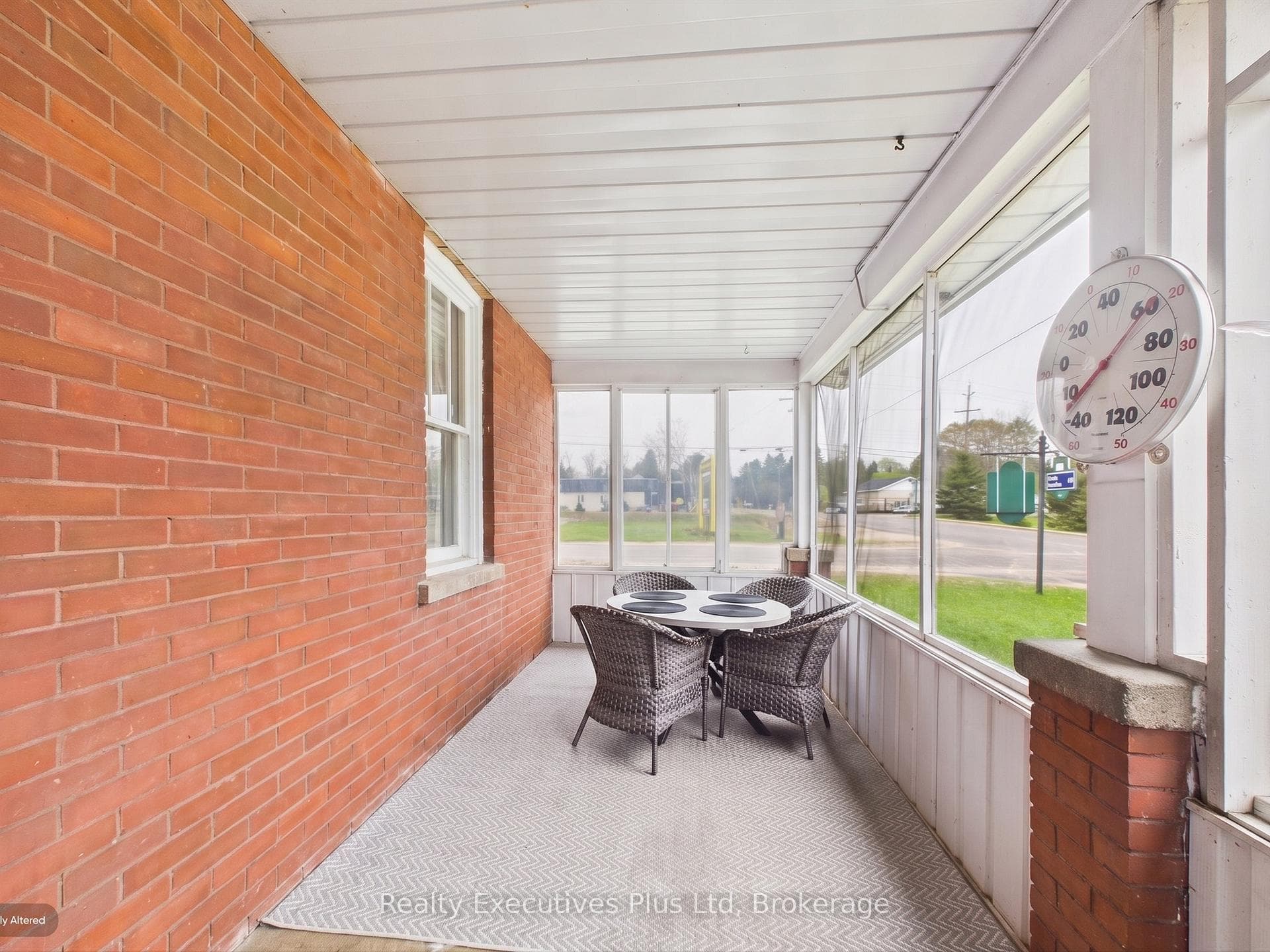 photo has been altered to remove seller belongings