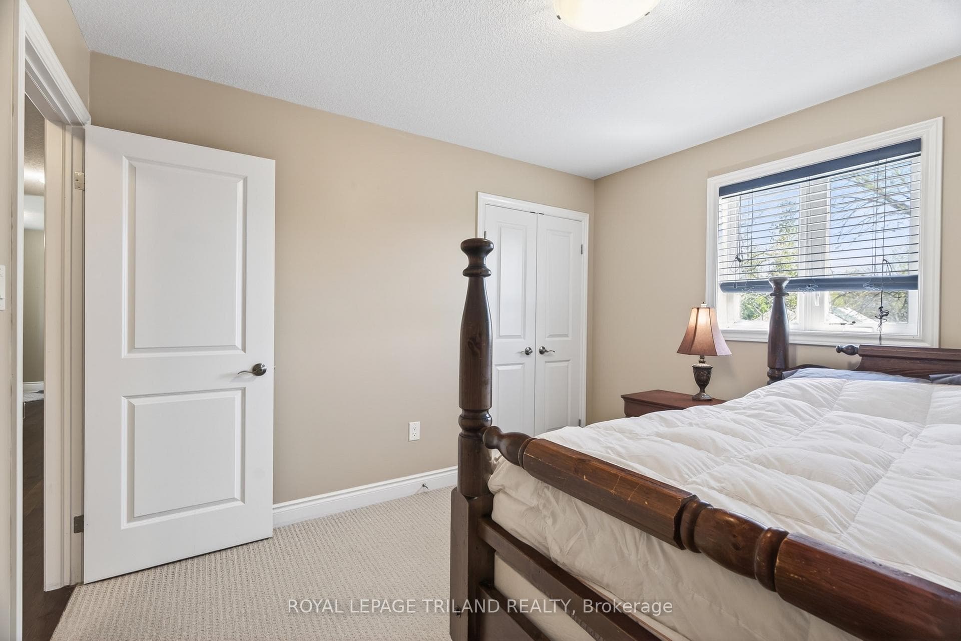 40 FIELDSTONE Crescent photo 27