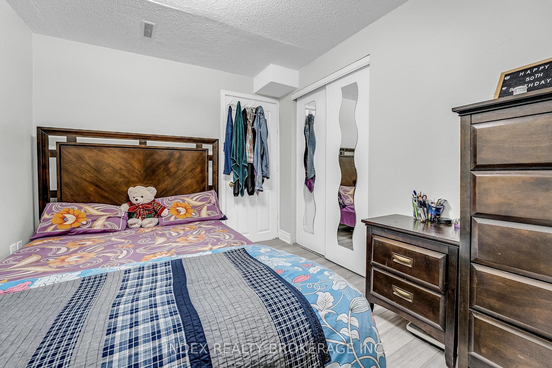 6 Banting Crescent photo 28