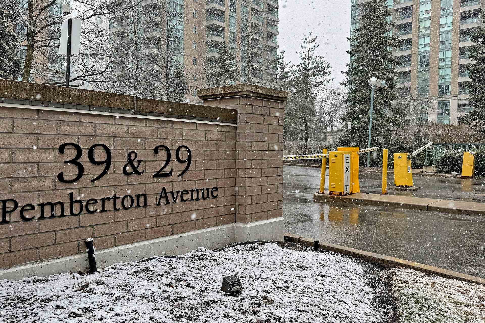 39 Pemberton Avenue Unit 406 photo 2