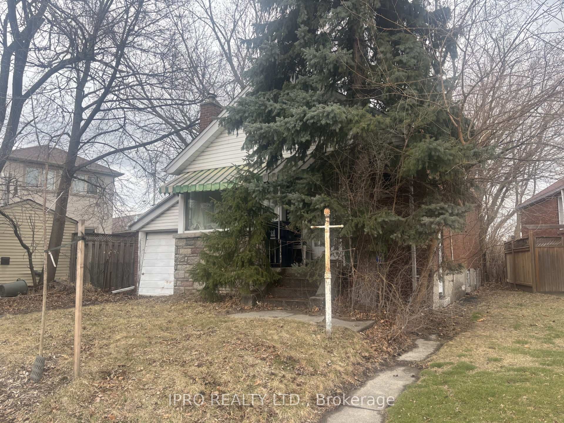 1075 Greenwood Avenue photo 3