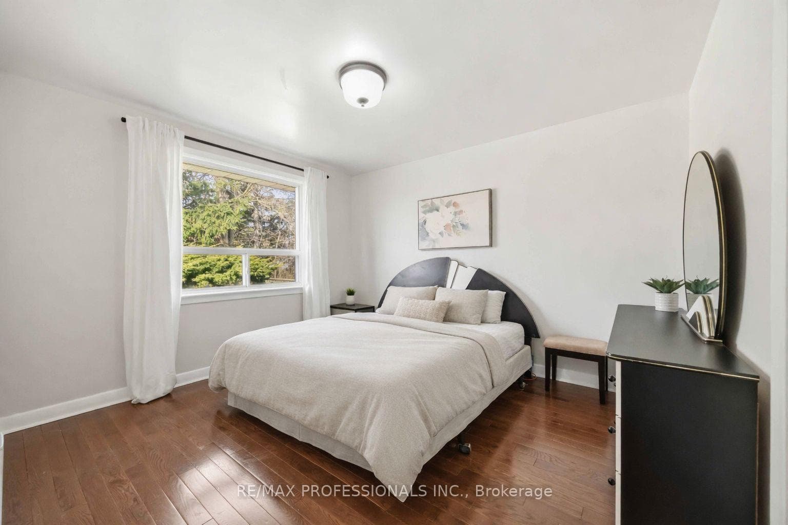 14 Dashwood Crescent photo 10