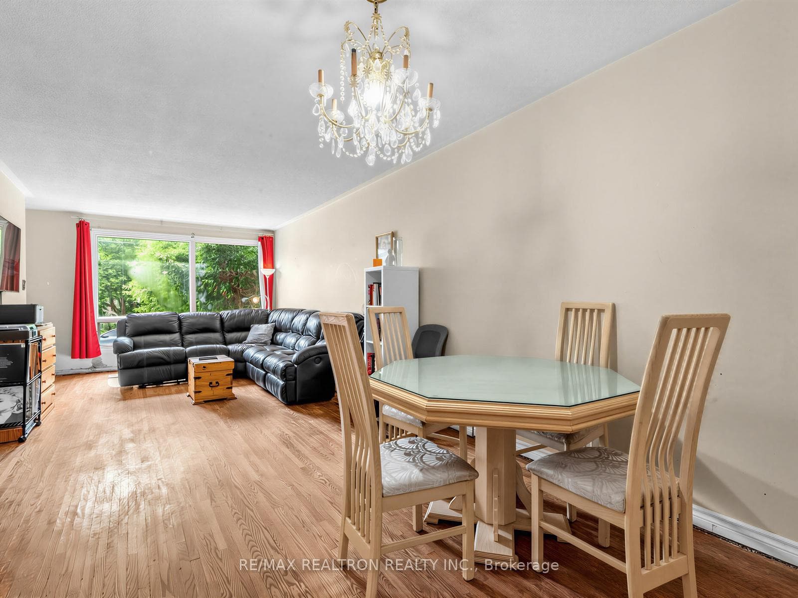 380 Browndale Crescent photo 9
